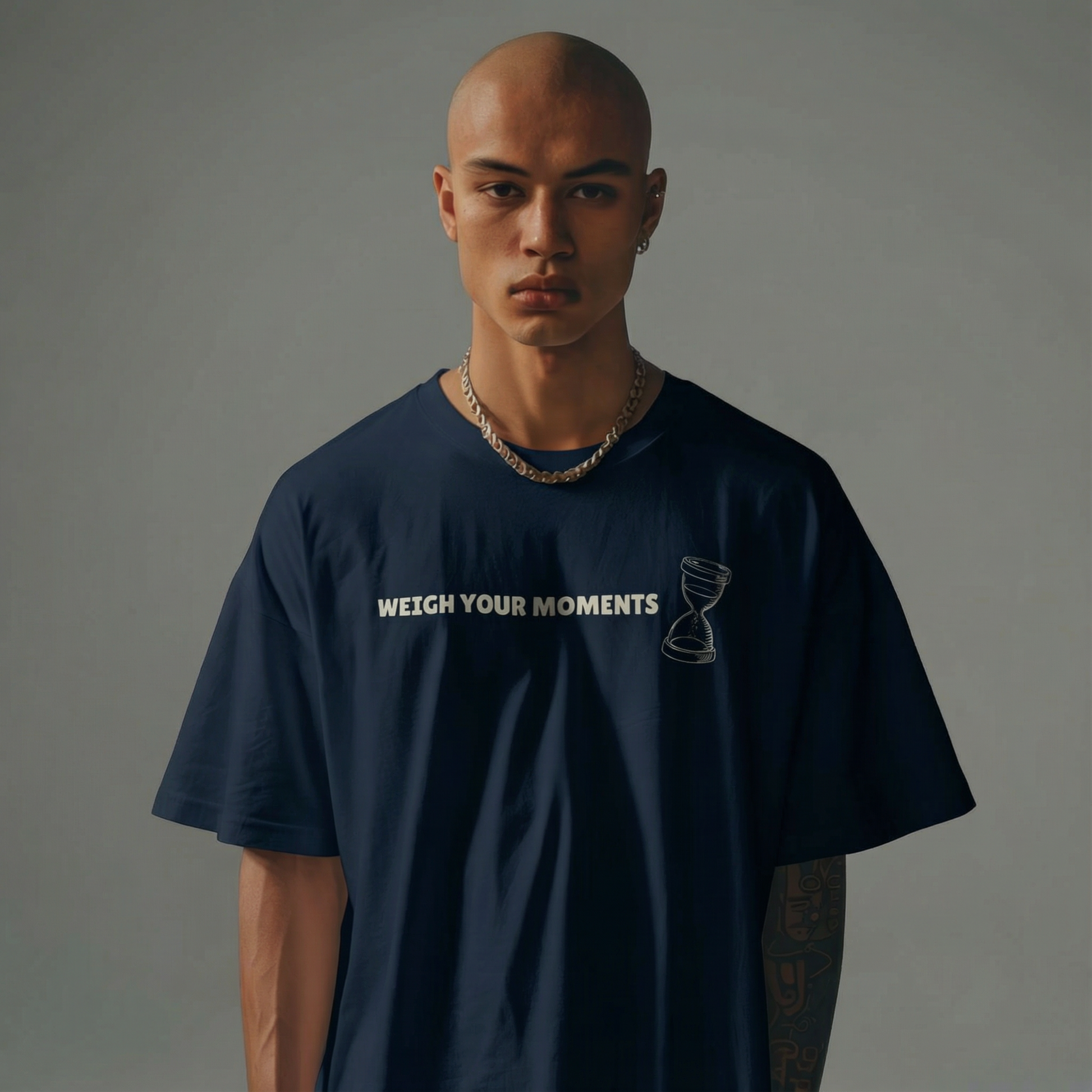 Memento Mori Oversized Tee navy - model front view